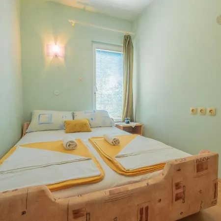 Cozy Apartments With Sea View Novi Vinodolski Exterior photo