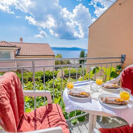 Cozy Apartments With Sea View Novi Vinodolski Exterior photo