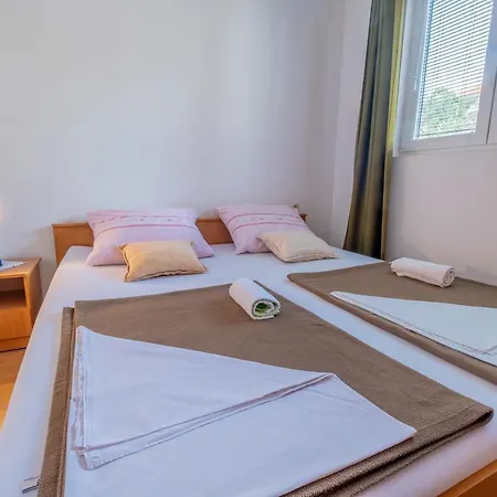 Cozy Apartments With Sea View Novi Vinodolski Exterior photo