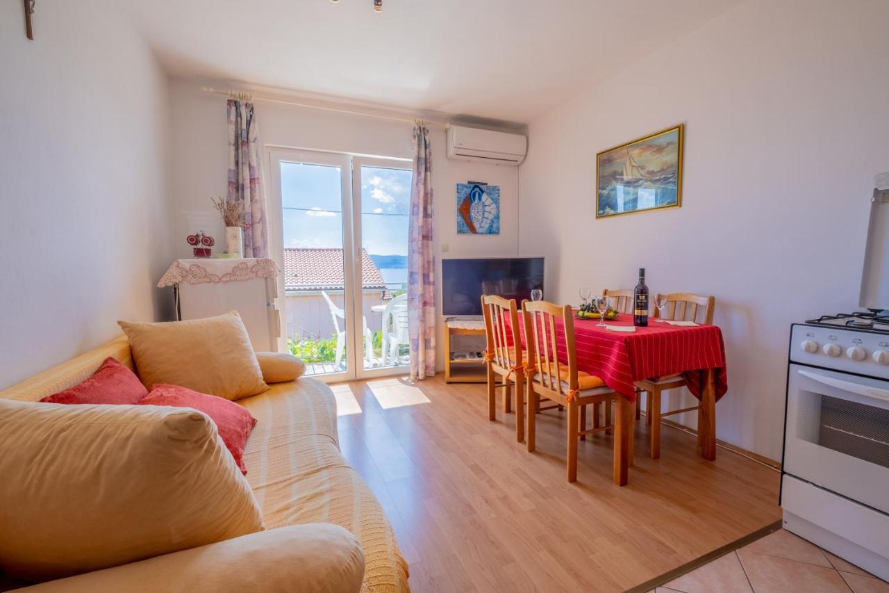 Cozy With Sea View Apartment